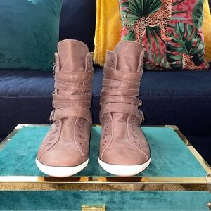Converse All Stars leather boots